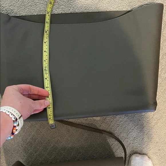 Cuyana tote organizer - Picture 5 of 6